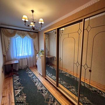 Продається трьохкімнатна квартира