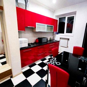 Сдам 2к кв на Жуковского 2., 52кв м,4/5.дизайнерский ремонт