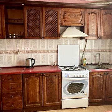 Оренда 3к частини БУДИНКУ, КИШИНІВСЬКА- РУСЬКА, ПАРКОМІСЦЕ, газ котел!