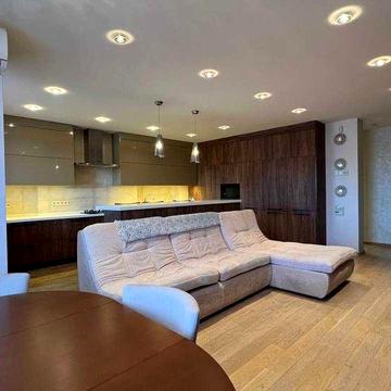 Залізнична вул., 23