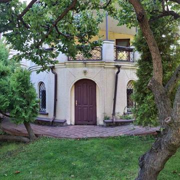 Садова, 32