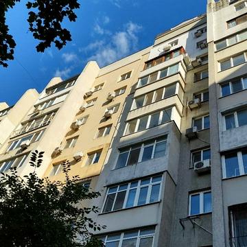 Добровольців вул. (Маршала Говорова), 3