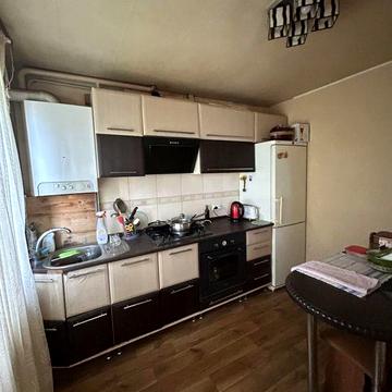 Продам 2-кімнатну квартиру,  район 8 школи