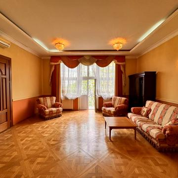 Олекси Новаківського вул., 8