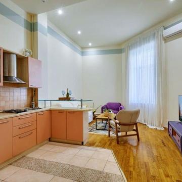 Замечательная студия с большой спальней возле Золотых ворот