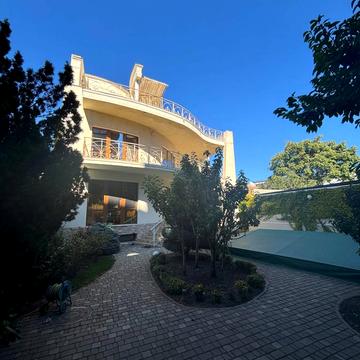 Львівська вул., 5