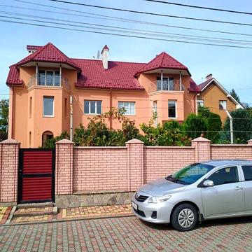 1/2 будинку по вул. Довженка в с. Годилів
