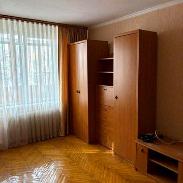 Затишна квартира: тепло, новий ліфт, готова до заселення