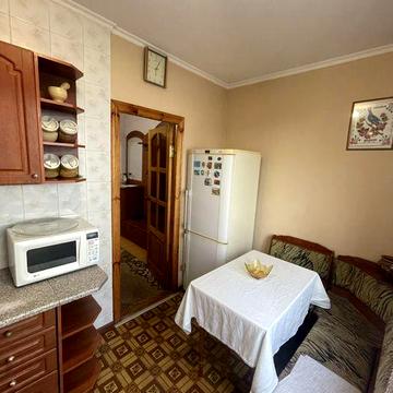 Продаж 3-кімнатної квартири в центі міста Нова 2