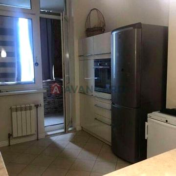 3 кім.кв. 95 м2 біля метро Чернігівська (проект 2010 року)