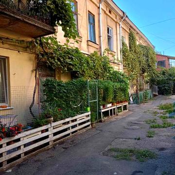 Базарна вул., 3а