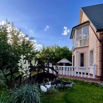 Центральна вул., 11