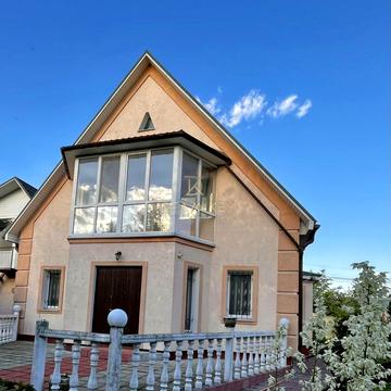 Центральна вул., 11