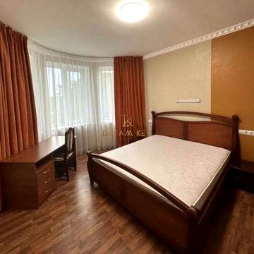 Центральна вул.