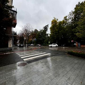 Андрія Мельника вул. (), 1/3