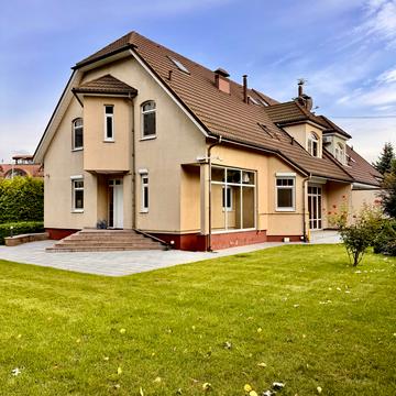 Крутогірна вул., 52