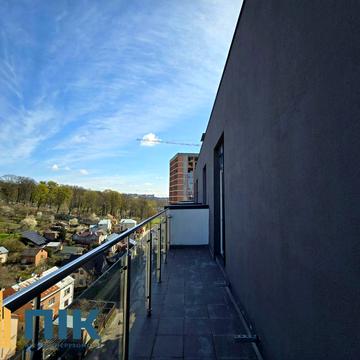 Топольна вул., 4б