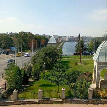 Оренда однокімнатної квартири над озером.