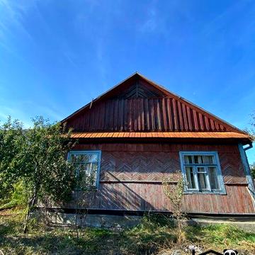Продається будинок у затишному районі.