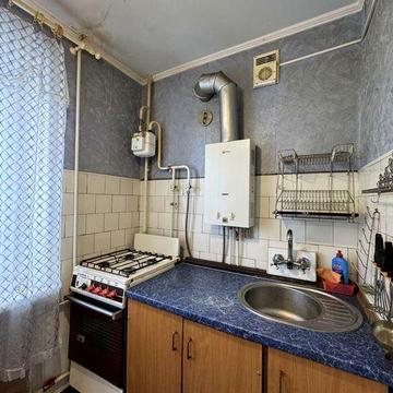 Однокімнатна на середньому поверсі. Роменська