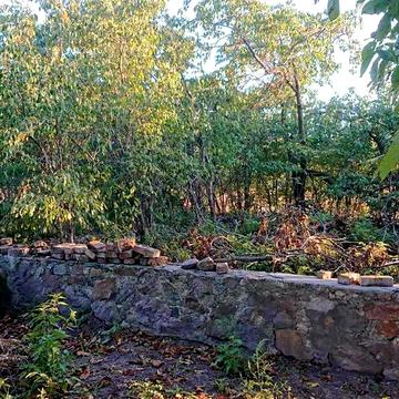 Півбудинку в Шамраівці.27 соток.Фундамент під новий будинок.