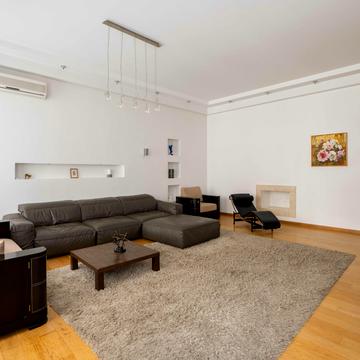 Круглоуніверситетська вул., 6