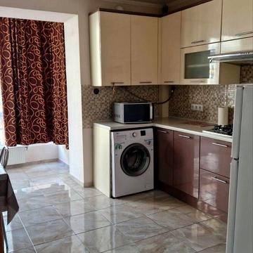 Андрія Мельника вул., 10