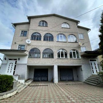 Здам в оренду великий 406 кв м будинок у центрі Чернівців