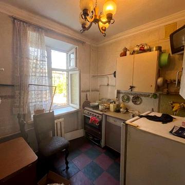 Продам 1-к квартиру пр. Соборності 18, цегляний будинок, 3 поверх