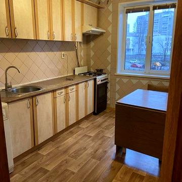 3-кімнатна квартира біля метро Харківська, вул. Кошиця, 7
