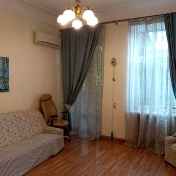 Продаётся большая квартира 5 комнат рядом с  Парком Глобы. Днепр.