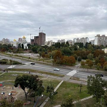 Продам простору 3-кімнатну квартиру від власника, метро Харківська