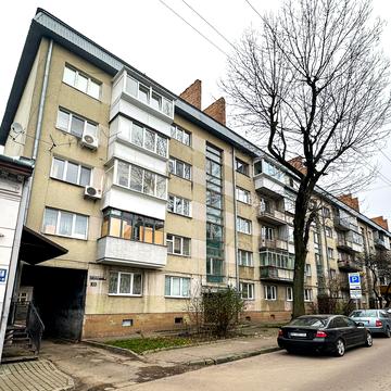 Дніпровська вул., 8