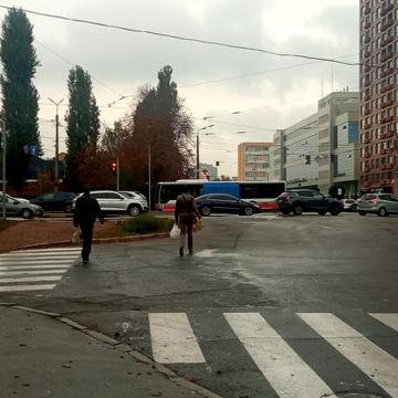 Вацлава Гавела бульв. (Івана Лепсе), 36