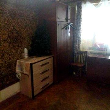 Продам 1 ком. квартиру возле м. Масельского .