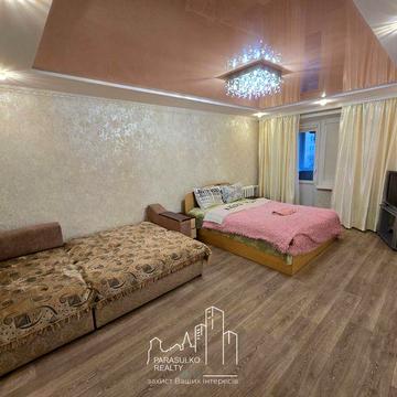 Продам затишну 1-кімнатну квартиру в центрі міста!