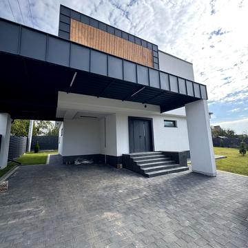 Івана Франка вул., 69а