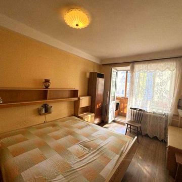 Центр, м Університет, 2к, з газом, Б.Хмельницького 88-92