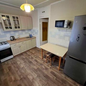 Оренда 2 кімнатної квартири вул Тичини 12 . Кімнати ізольовані.