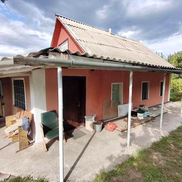 Продається будинок біля річки в селі Слобода.