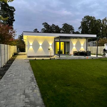 Яснополянська вул., 28