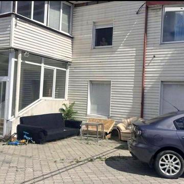 Продам 5-кімнатний будинок у центрі Дніпра з гаражем і ділянкою