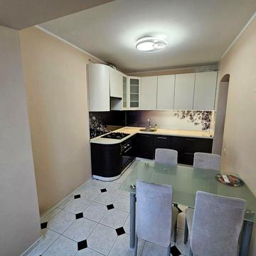 Сдам 3х ком.квартиру с евроремонтом и мебелью на пр.Поля, д.1/9