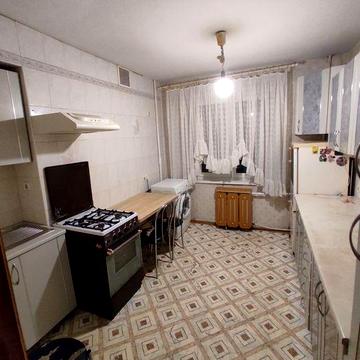 Сдаю трёхкомнатную квартиру пр. Александра Поля 44.
