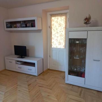 Джерельна вул., 10