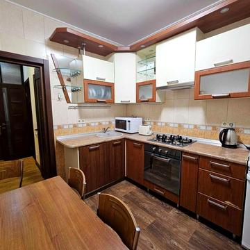 майдан Конституції пл., 2/2