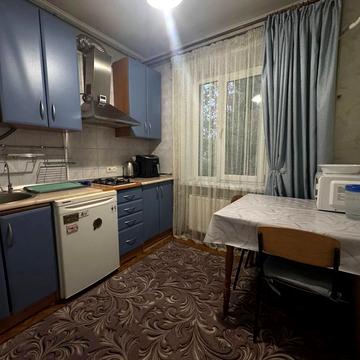 Довженка вул., 10