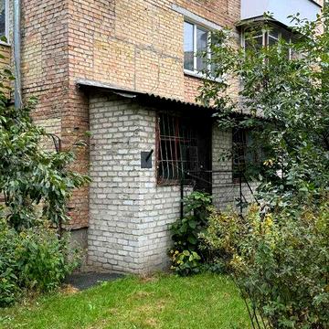 Фасад, 1 поверх, Дніпровська, 4