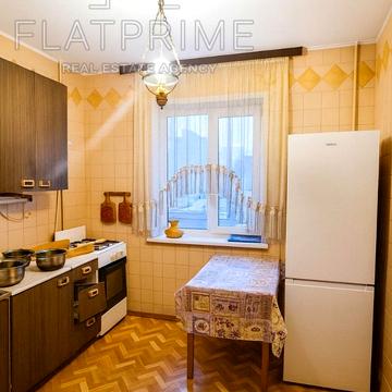 Тростянецька вул., 8