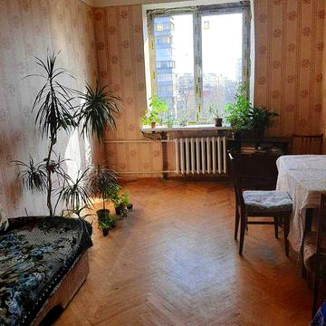 Без %%% Продається 2 кімнатна сталінка від власника